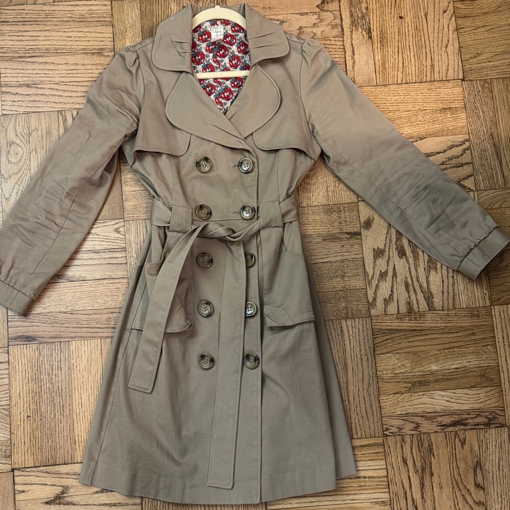 Aqua Women's XS Tan Double-Breasted Trench Coat with Ruched Detailing